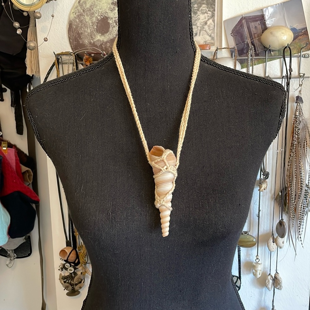 🌊 Handmade  Seashell Necklace - Boho Beach Pendant with Crocheted Cotton Wrap